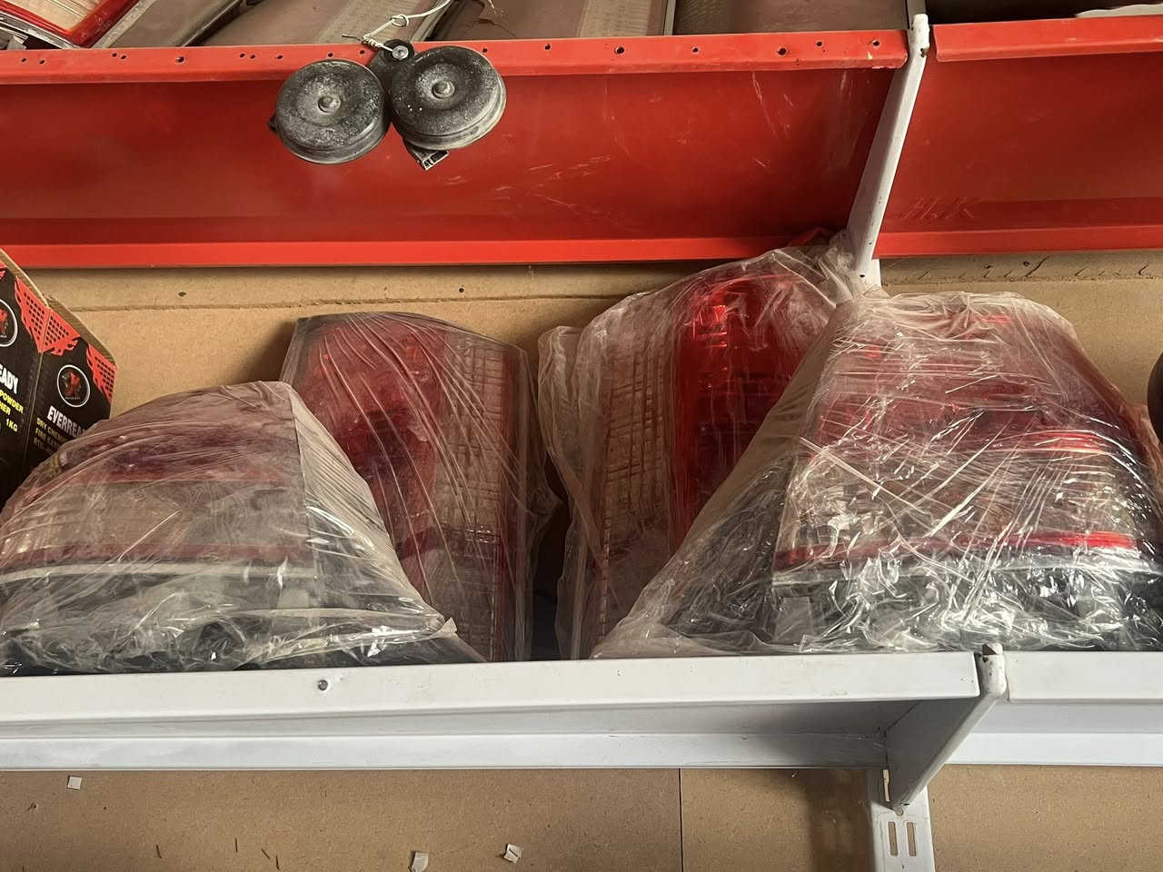 ماتخلص حلويات الملكه ورأس الثور فلات
بداله يسره بلاد
كبات فلات ليزري
بك لايت ملكه زيرو
دركه ملكه صاج
لايتات كرستال جدد بمعنه الكلمه
سبايدرات جامه وجنطه فلات وملكه

الشطره حي المعلمين مقابل مرطبات ميلانو 
***********
