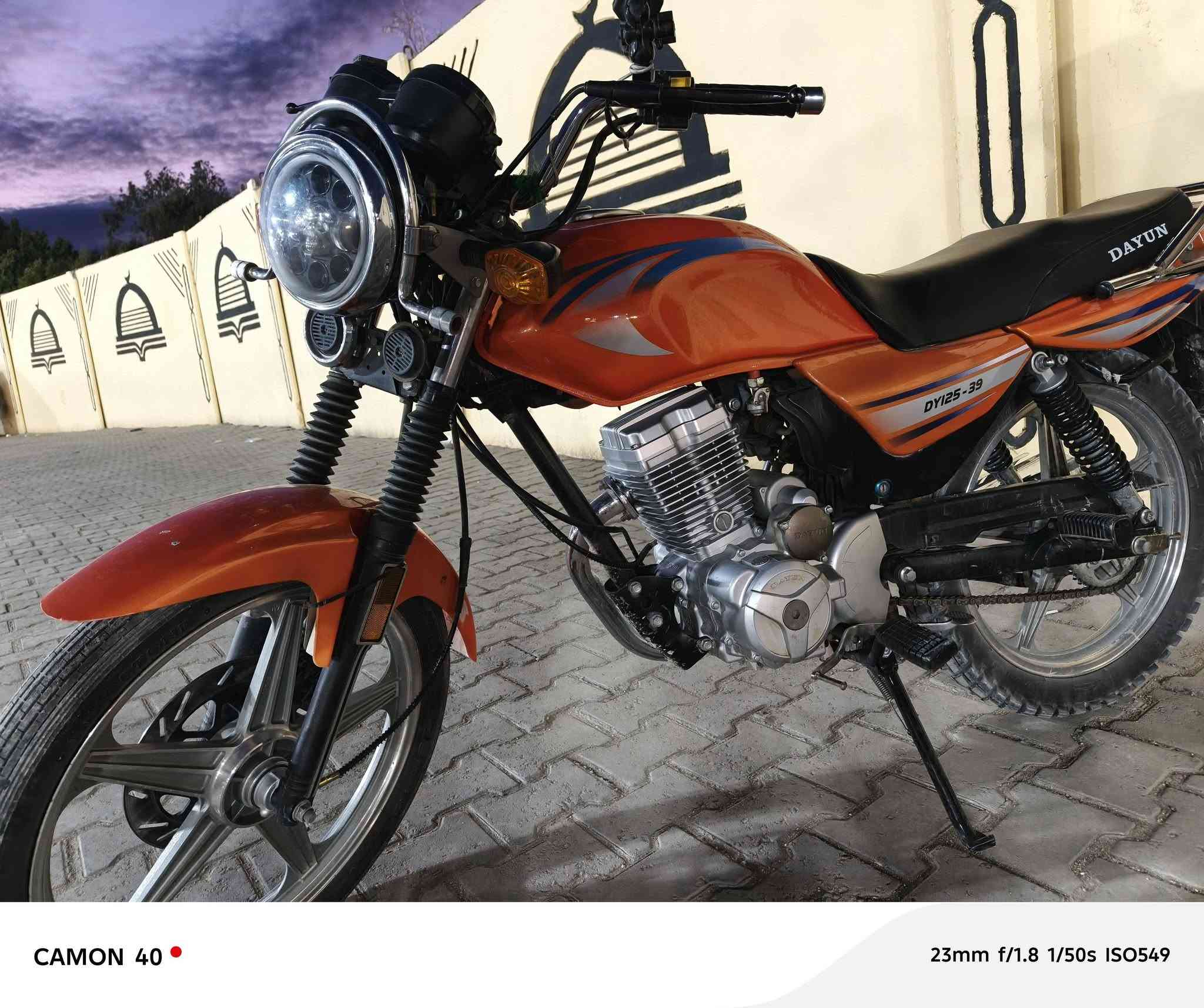 السلام عليكم دراجه البيع مديل2023كلها بس الشاصي مديل 16سنويه بس لوحات مامستلم السعر 1250وبيها مجال مكاني كربلاء ***********
