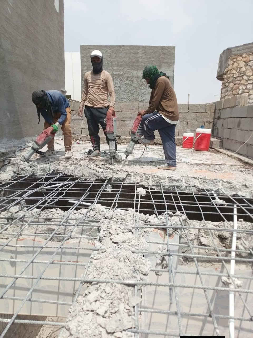 سلام عليكم  /  يوجد كادر عمل جاهز /  تصعيد مواد /  تنضيف بيوت /  تفليش /  تكشيط /  دفن نهري /  شقلنه ليل ونهار /  ومعداتنه جاهزه  ومالك دخل بكلشي تأخذ شقل جاهز مني سلمني شقل وتأخذ شقل جاهز / ماعليك بس تصال على رقم /// ***********
