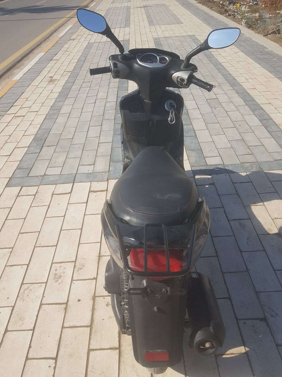 سلام عليكم سكنس نثية للبيع دراجة حلوة محرك جديد سرعة اشكدمتريد تمشي سعرهة 750مكاني ابو دشير الدورة رقم 
***********وبي وات ساب
