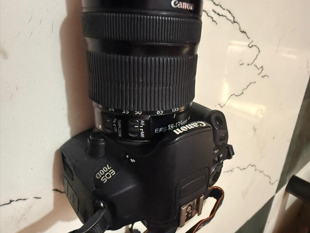 كامرة كانون D700 للبيع
وياهة عدسة ١٨_١٣٥
كامره ما متعوبه ووجايبهة من خارج
شترهة ماعابر ٢٠٠٠ بعدهة جديده
الشاشة لمس  وتصويرهة فيديو خرافي
كامرة احترافية 
هية وشاحنتهة وياهة كيبل نقل ايفون 📱 + للايندو 
للتواصل خاص او *********** توصيل جميع محافظات العراق
