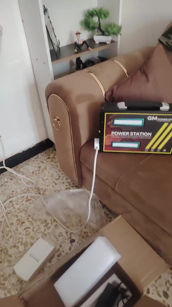 باور ستيشن محمول على شكل جنطه
جديد غير مستخدم 350 واط 
يعني امبير ونص 
يستقبل لوح طاقه شمسيه 
وتجي وياه شاحنه تشحنه كهرباء 
متوفر منه 3 قطع المهتم يتواصل معي وبل خدمه


**إذا كنت صاحب هذا الإعلان وتريد حذفه لأي سبب، رجاءا أرسل رسالة إلى الدعم الفني**