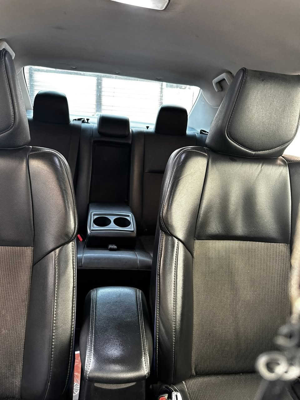 السلام عليكم للبيع كورلا 2018 وارد امريكي مواصفات se معروفه سياره عليها تخم تاير جديد صدر كله جديد اصلي تبريد ثلاجه نضيفه مال بيت سياره بأسمي رقم وسنويه 2030 ضرر موجود بالصور سعر خاص ***********
