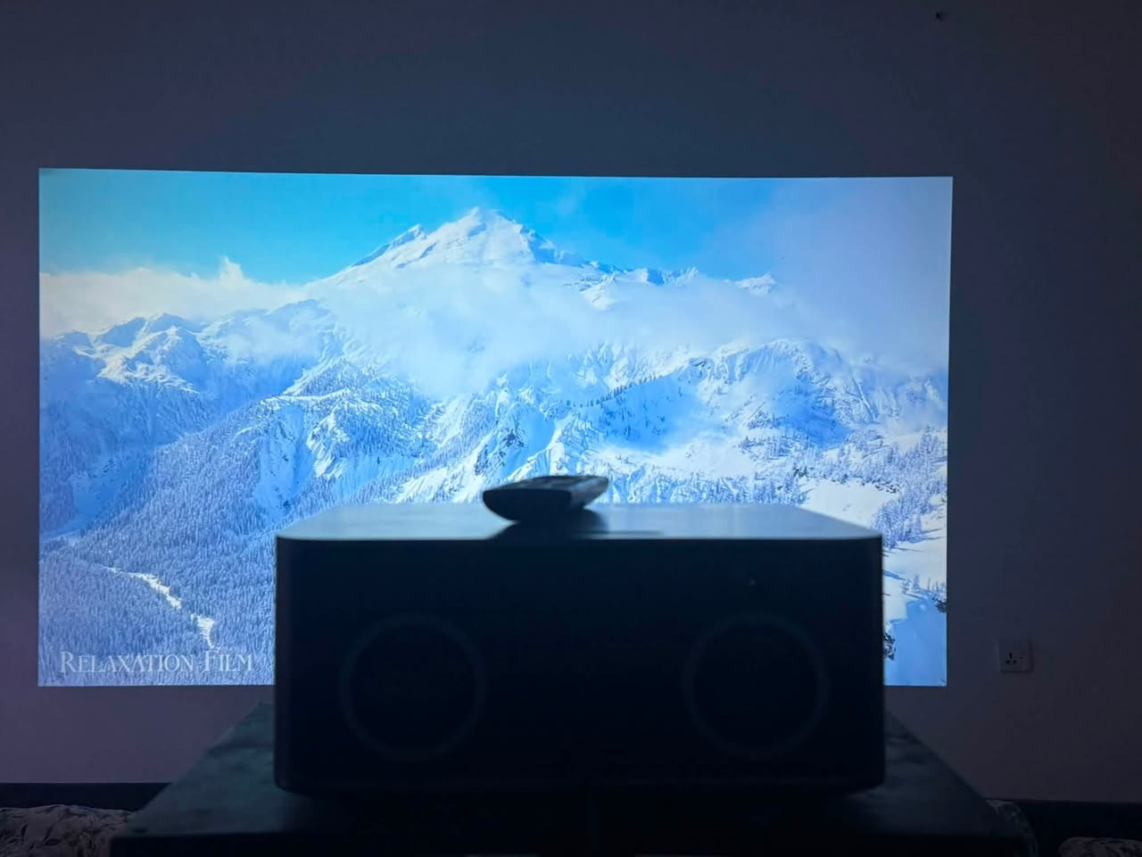 بروجكتر TOPTRO X9 الأصلي
من افضل الداتا شوات 

إذا تدور على سينما بالبيت وصورة واضحة وصوت حقيقي،فهذا الجهاز يعجبك ومضبوط 100%

(السطوع): 1500 ANSI Lumens – إضاءته كلش قوية وعالية

دقة الصورة: Full HD 1080p حقيقية ونقية، ويدعم تشغيل فيديوهات 4K والألوان شي راقي 

النظام الصوتي (الصوت):
 سماعات قوية بصوت سينمائي ونقي
 يدعم نظام Dolby Audio المعتمد
 بيهه ميزة Bass Boost لتقوية البص والتضخيم، مع توزيع صوت ستيريو محيطي (Stereo Field)

الضبط والتركيز التلقائي:
 Auto Focus: يصفّي الصورة ويركزها لوحده بدون ما تتعب وتعدل بيدك.
 Auto Keystone: يعدل زوايا وأبعاد الشاشة تلقائياً.

المنافذ: يحتوي على منافذ HDMI و USB ومنفذ للصوت.

لمواصفات إضافية وفيديو عن داتا شو 

للطلب أو الاستفسار
راسلنا على الخاص أو 
واتساب: ⁠***********

