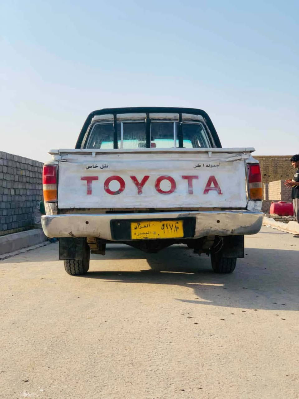 سلام عليكم بيكم تيوتا موديل 90 رقم بصره سنويه عاج شرط تحويل محرك كير شاصي مكفولات صاحيه من لكلبه كهربائيات شغاله تخم تاير جديد مكان سماوه الخضر 
سعر 23 وبيه مجال //رقم الهاتف//***********//
لا يتواجد على الفيس
