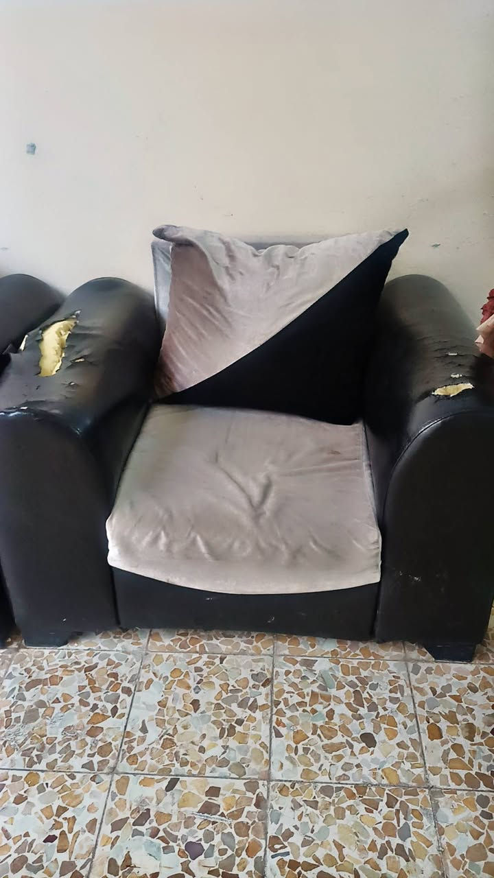 #للبيع_مستعجل
طخم للبيع 12 متر نفس ماموجود بالصور يحتاج ترتيب بس الخشب ماله حيل قوي ونظيف
#السعر 60 الف بس ياااابلاش


**إذا كنت صاحب هذا الإعلان وتريد حذفه لأي سبب، رجاءا أرسل رسالة إلى الدعم الفني**