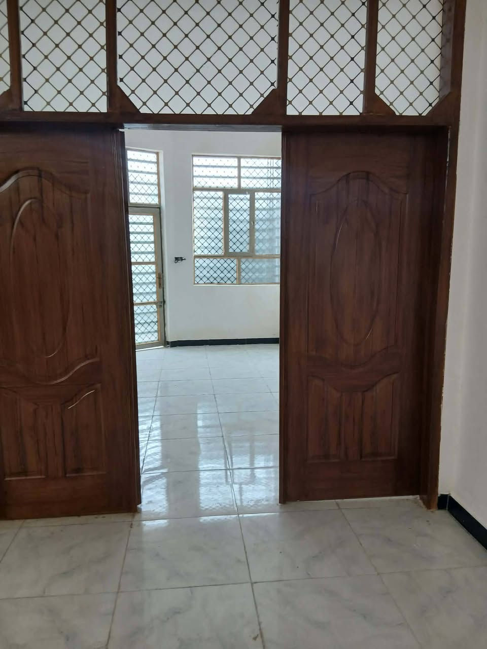 دار لبيع حله سيف سعد 100 متر مقابيل شارع المشجر السعر ٤٣  /***********
