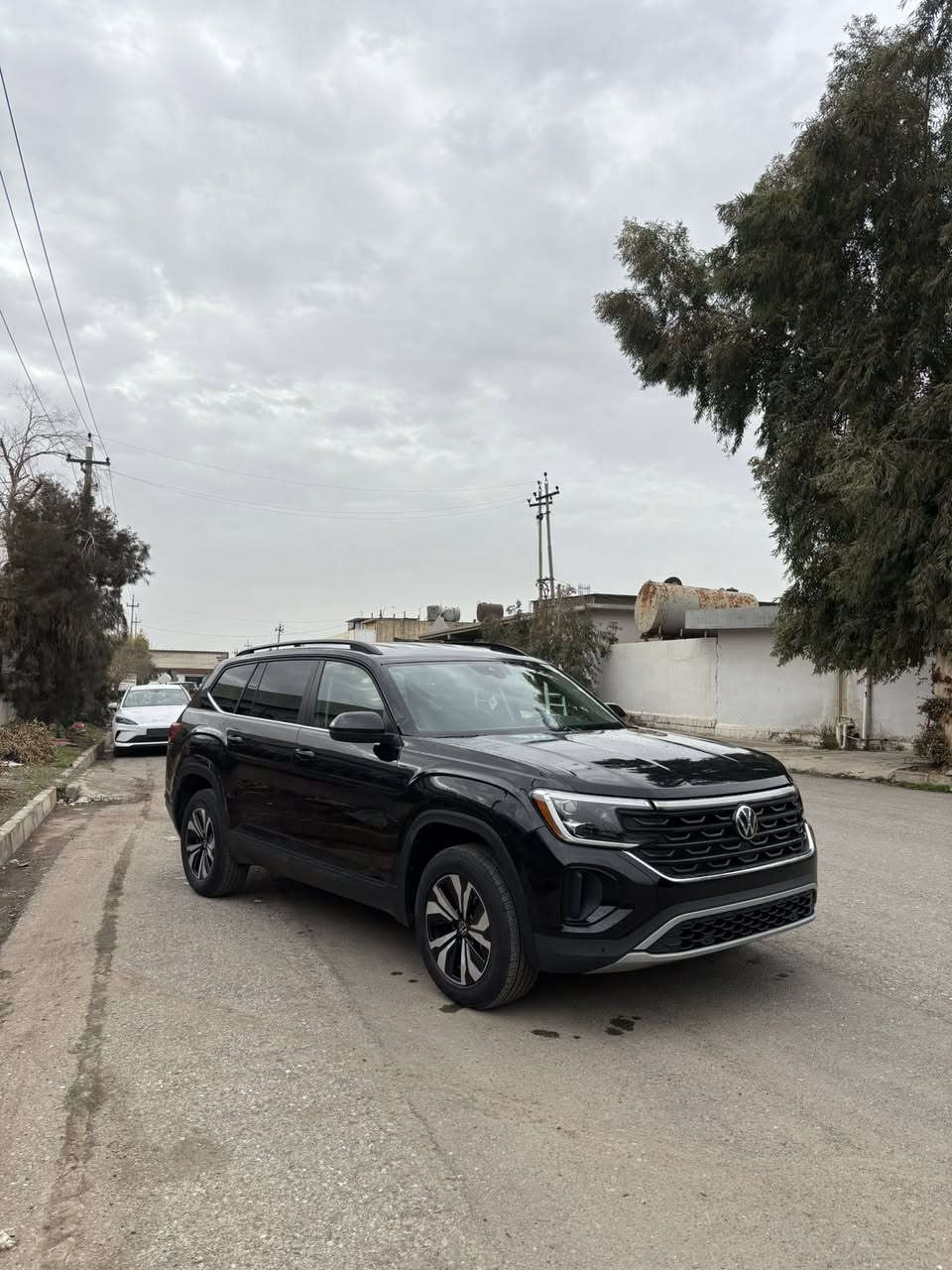 Volkswagen Atlas 2024
السلام عليكم 
اطلس 2024 مواصفات Se AWD 
بدون بانوراما 
لون اسود 
موديل 2024 
كشن كهربائي - 7 راكب - دبل اكسل 
شاشة كبير - رادار و حساسات 360
كشن تدفئه و هيتر - شغال 
قطعتين بي سبغ بدون دواخل و شانصي بشرط - كير و محرك و كهربائي حجر بيئه بشرط 
إرباك طاك راجعت بيلادي نفس شريكة 
سيارة شرط ارقام شيمالي 
بي مجال شهرين للترقيم 
مكان سيارة أربيل 
واتساب موجود 
***********
