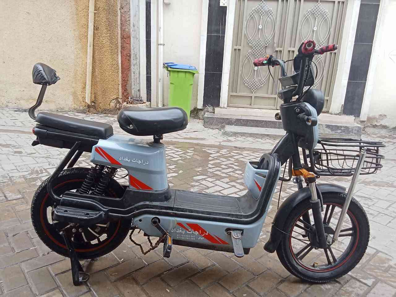 السلام عليكم دراجه شحن للبيع بطاريات جديدات بريكات جديده تايرات جديده السعر 300رقم الهاتف 📱/***********
