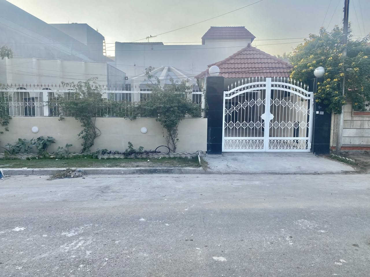 الامراء للعقار
للبيع دار في حي الجامعة محله 629 الخارجيه واجهة 16م نزال 27م شارع عريض للطلب والاستفسار الأمراء للعقار ***********
***********
