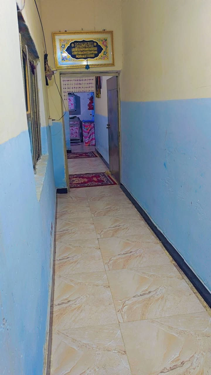 السلام عليكم 
دار للبيع 
المساحة 150
طابو زراعي قرار 25
قرب مستوصف الساهرون 
طابق ارضي كامل 
طابق ثاني غرفتين يحتاجلهن بس سقف 
السعر 53 وبي مجال
الإتصال 
***********
***********
