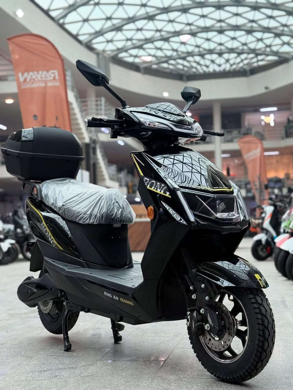 سلام عليكم دراجة شحن للبيع طالع بيها 3مرات فقط موصفات
1-  بطاريات 6 دبل 
2- ملف 1500
3- نظام الرجوع للخلفR 
4- نظام البارك p 
5- نظام الكارت Nfc
6- نظام البصمة 
7- منفذ USB📞
8- عدد السرع 3 
9- بلوتوث +منافذ usb
سعر 850الف 
تواصل *********** وتساب
