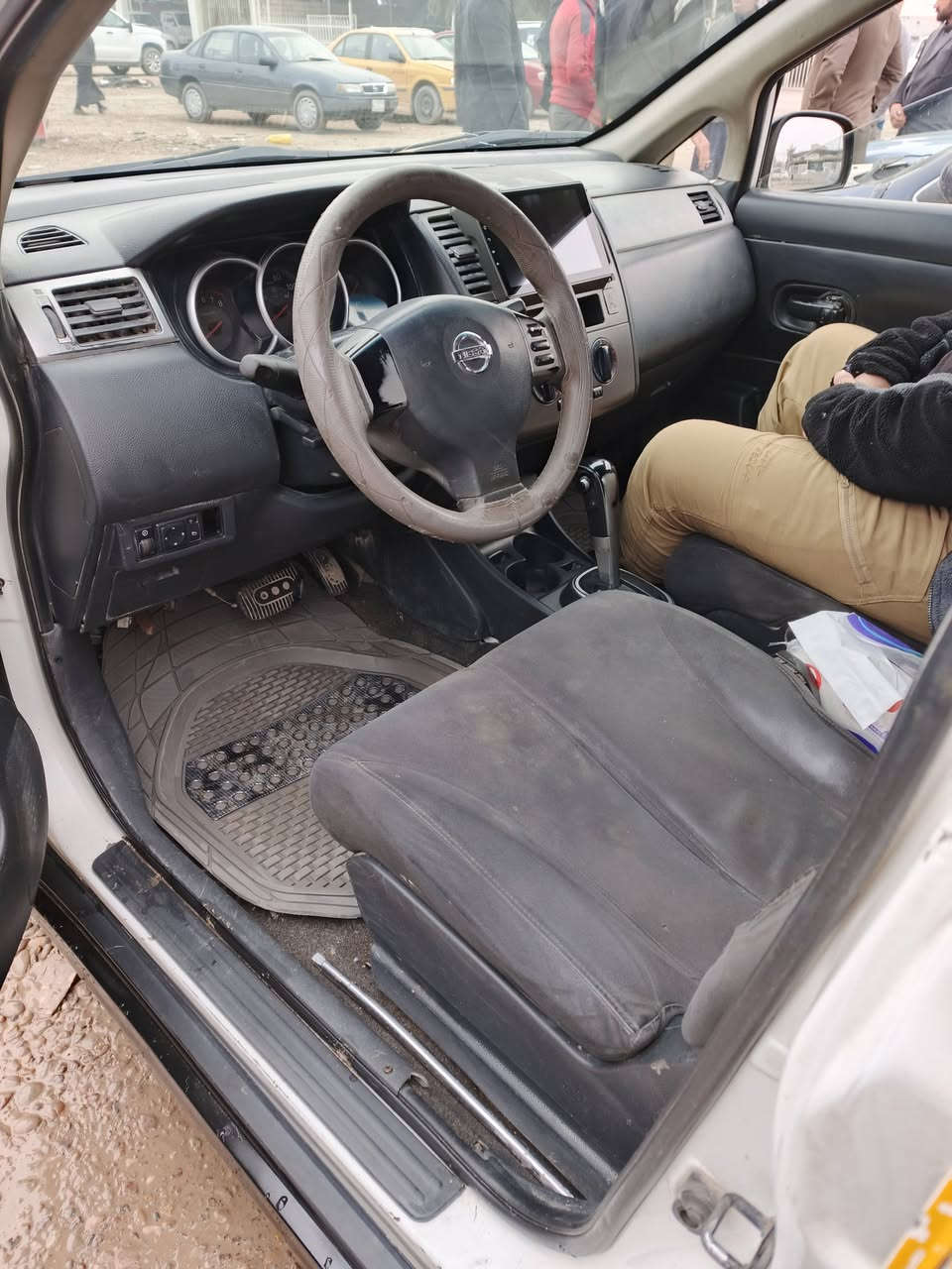 نيسان فيرسه ٢٠٠٩ كلهه ابشرط رقمهه صلاح الدين صاحبهه صديقي وجيراني باجر يحول داخلهه جديد شاشه تحكم مري مري شفط السياره فول اوتماتيك مكان السياره سامراء السعر ٣٧ وبيهه مجال للشرايه الرقم ***********
