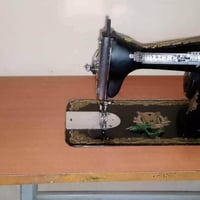 مكينة خياطة هندي • ميز نظيفة • بدون تصليح
