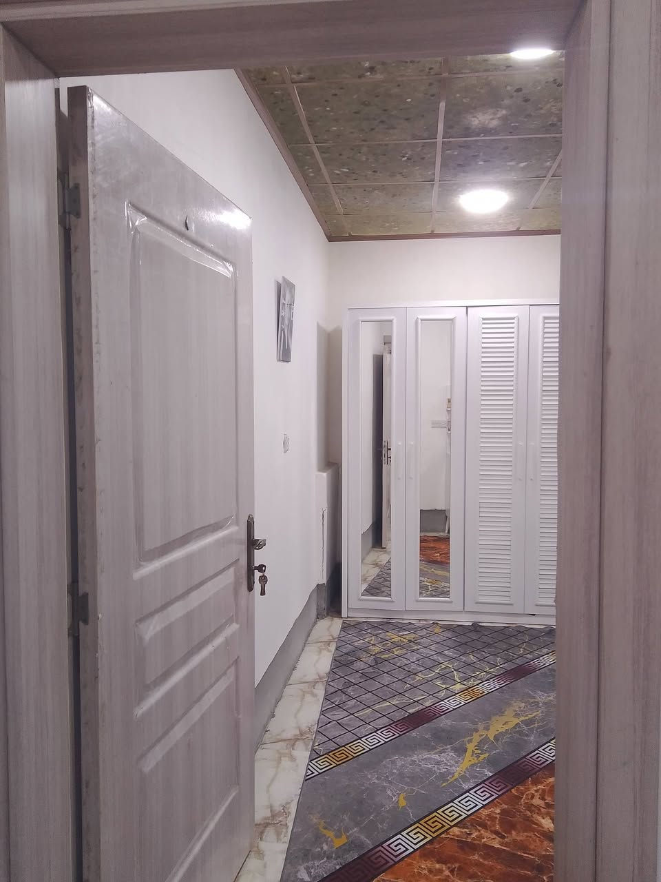 بيت للبيع توله فروش خلف قاعة امام علي مساحه100متر بناء طابقين كاشي سيراميك سقف ثانوي عدد غرف نوم2
استقبال مجمع درج مطبخ حمام صحيات 2
نوع العقار(رقم بلديه ) ماء خطين +كهرباء خطين السعر40مليون وبي مجال رقم الهاتف***********
