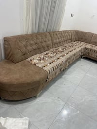 ديوان • ١٠ مقاعد • عليه مجال