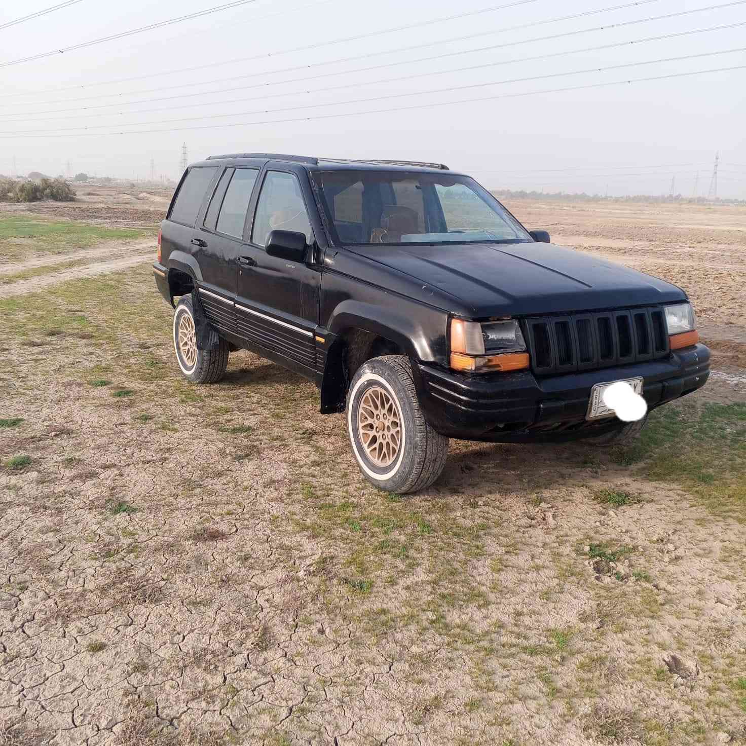 سلام عليكم للبيع جيب شيروكي موديل 93 رقم بصره مشروع وطني راعيه بل ناصريه سياره جاهزه مكينه كير شاصي نضاف  مكان ناصريه مركز الشراي يتصل ***********
