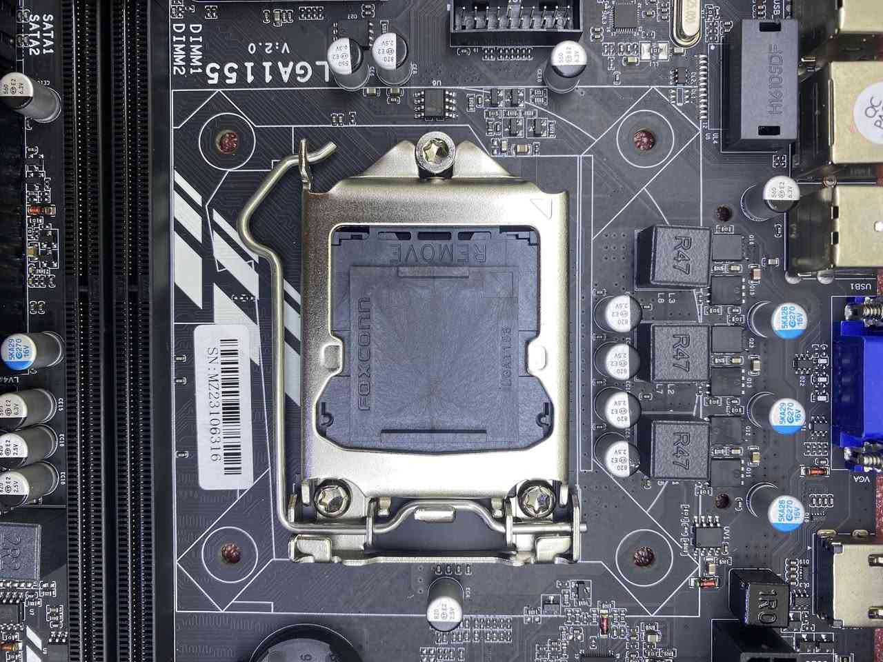 ماذر بورد Mother board

لوحة أم من نوع LGA 1155 V:2.0)، إليك التفاصيل الفنية

المواصفات الفنية (LGA 1155 H61)

هذه اللوحة تعتبر من اللوحات الاقتصادية المخصصة لمعالجات إنتل من الجيل الثاني والثالث.

• المقبس (Socket): LGA 1155.

• المعالج: تدعم معالجات Core i3, i5, i7 والـ Pentium/Celeron من الجيلين الثاني (Sandy Bridge) والثالث (Ivy Bridge).

• الذاكرة (RAM): تدعم DDR3 بفتحتين (غالباً حتى 16 جيجابايت).

• التخزين: منافذ SATA 2.0 (وبعض الإصدارات الصينية الحديثة تضيف منفذ M.2 NVMe).

• المنافذ: تحتوي عادةً على USB 2.0، ومنافذ عرض VGA و HDMI.

السعر : ٣٠.٠٠٠  مع التوصيل

#لوحة_أم #ماذربورد #قطع_حاسوب #كمبيوتر_جيمنج #العراق #بغداد #أربيل #البصرة #حاسبات_العراق #بيع_شراء_حاسبات #تقنية #إنتل #LGA1155 #H61 #تطوير_حاسبات #جيمنج_العراق #سوق_الحاسبات #أسعار_الحاسبات #أمازونياتي #قطع_غيار_كمبيوتر #PC_Gaming_Iraq #Motherboard #Intel #Hardware_Iraq


**إذا كنت صاحب هذا الإعلان وتريد حذفه لأي سبب، رجاءا أرسل رسالة إلى الدعم الفني**