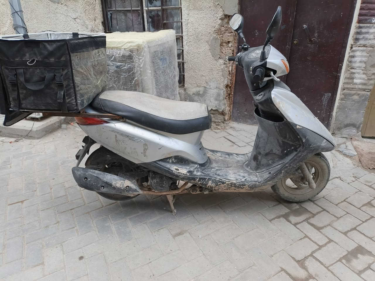 دراجه بريز للبيع سعرها 850الف
معليكم بل طين دراجه صالي شهرين منزلها رنبه 

 ***********
