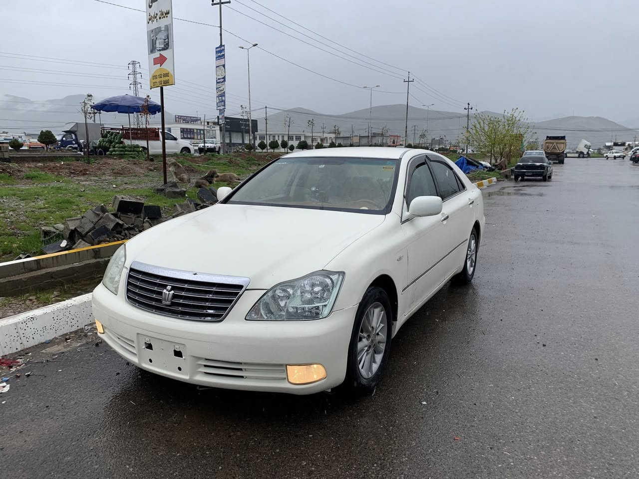 رۆیال ٢٠٠٥ #بڕاوە بچووک بە بچووک 
٣ دووگمە  پەردە 
گێر  مەکینە ئەکسل بەشەرت 
ناو زەرد سوکان فۆرمیکا 
بەسمە مەزبووت 
تعدی سرعە 
تەحەکوماتی سەر سوکان هەمووی  ئیش دەکات 
تەبرید سارد و گەرم مەزبووت 
سوکانی بۆشی نیە 
ناو زەرد 
سەقفی وەک شوشەیە 
پشت و پێش کەپس  
کەڤەر گۆراو دەعم بەشەرت 
برێکی تەنها عەیاری دەوێت سیمیشی لەسەرە 
بۆ سعر یا تەلەفون بکە یا نامە بنێرە سەیارە مالانە هی مەعرەز نیە  
ژم *********** شوێن #حاجیاوا رانیە
