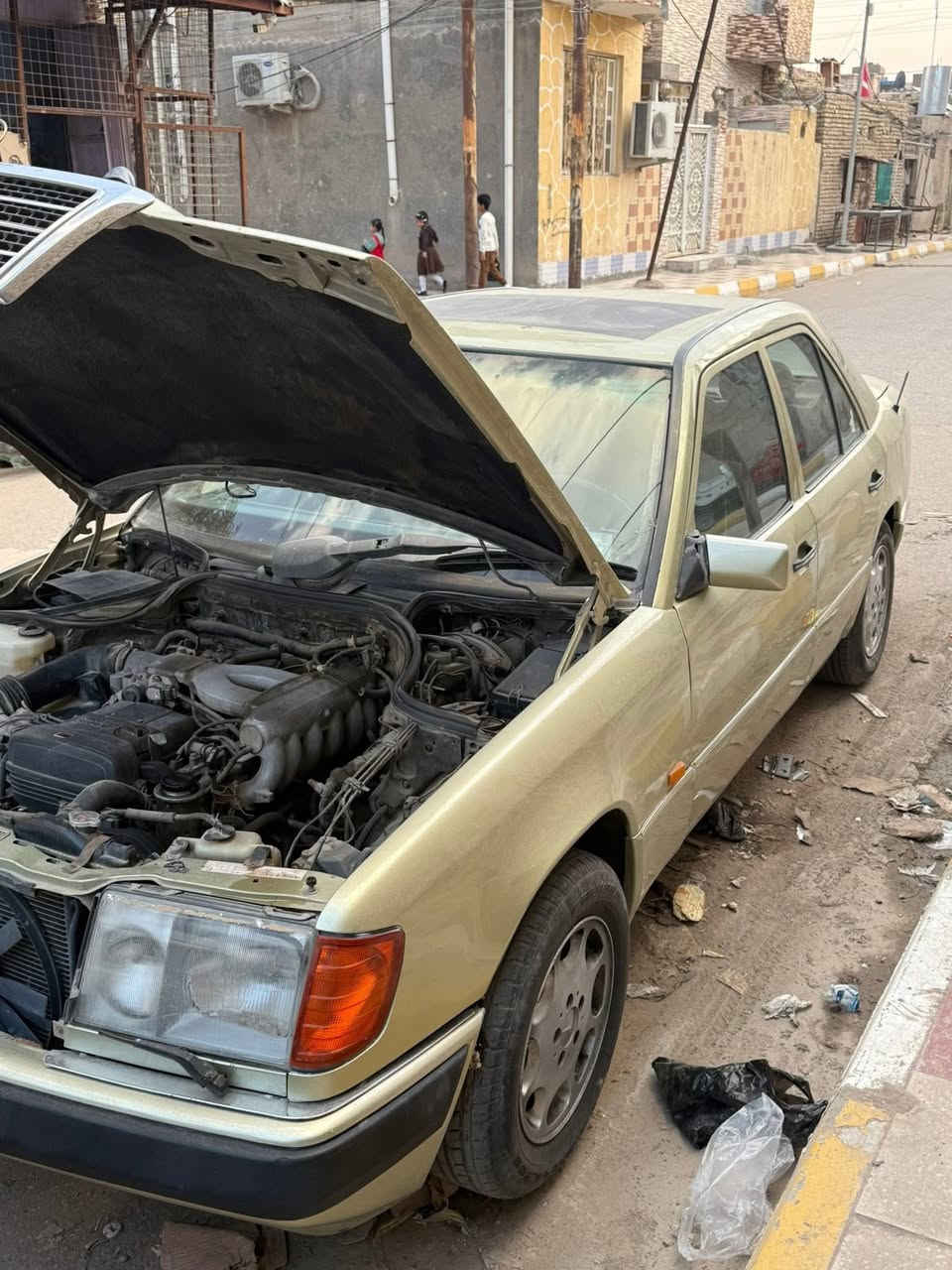 السلام عـْليگم
سياره مارسيدس (دب) 
السعر40وبيها مجال 
موديل1986
السياره رقم انكليزي تحويل ثاني يوم
السياره مكينه محوره 2500
السياره  مكينه وكير حداديه فول
تخم تاير جدد سياره صبغ عام 
كهربايئة  شغاله
نقصه فتحه بلقماره جامه مابيه 
تبريد شغال وثلج

العنوان ذي قار 
الاتصال عله الرقم ***********
