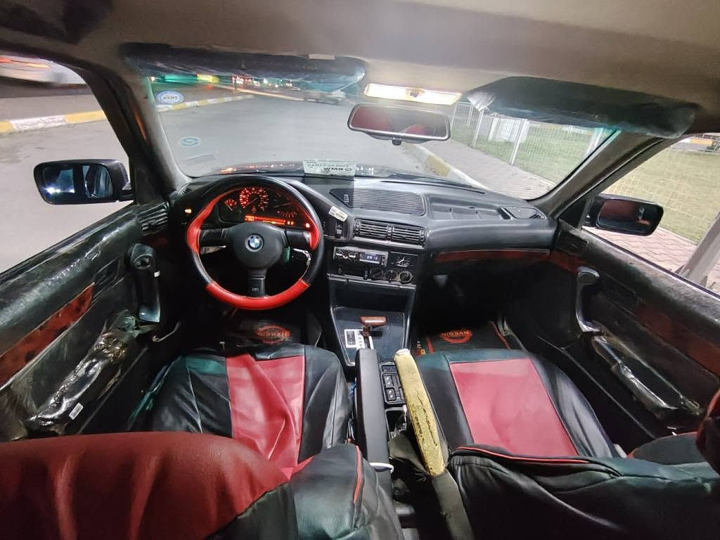 بدون ضربة كلين شرط الفحص BMW
موديل 1990
محدث بجم عريض  1990
رقم سليمانية تحويل وكالة 
 السنوية تسقط بشهر ال١٠ 
عليها غرامه ورقتين تنزل من السعر 
تبريد ❄ 
تدفئة 
 جامات كهربائية ٤
سنتر لوك 
كير ومحرك شرط 
بدون صرف ولابخار 
زينون شمسي 
اكسل حجم كبير تراي شرط ٢٠٠
 ورون ناصي 
ويل البينا 
كهربائيات شرط 
السعر55 $
الرقم 
***********
*********** كركوك, العراق
