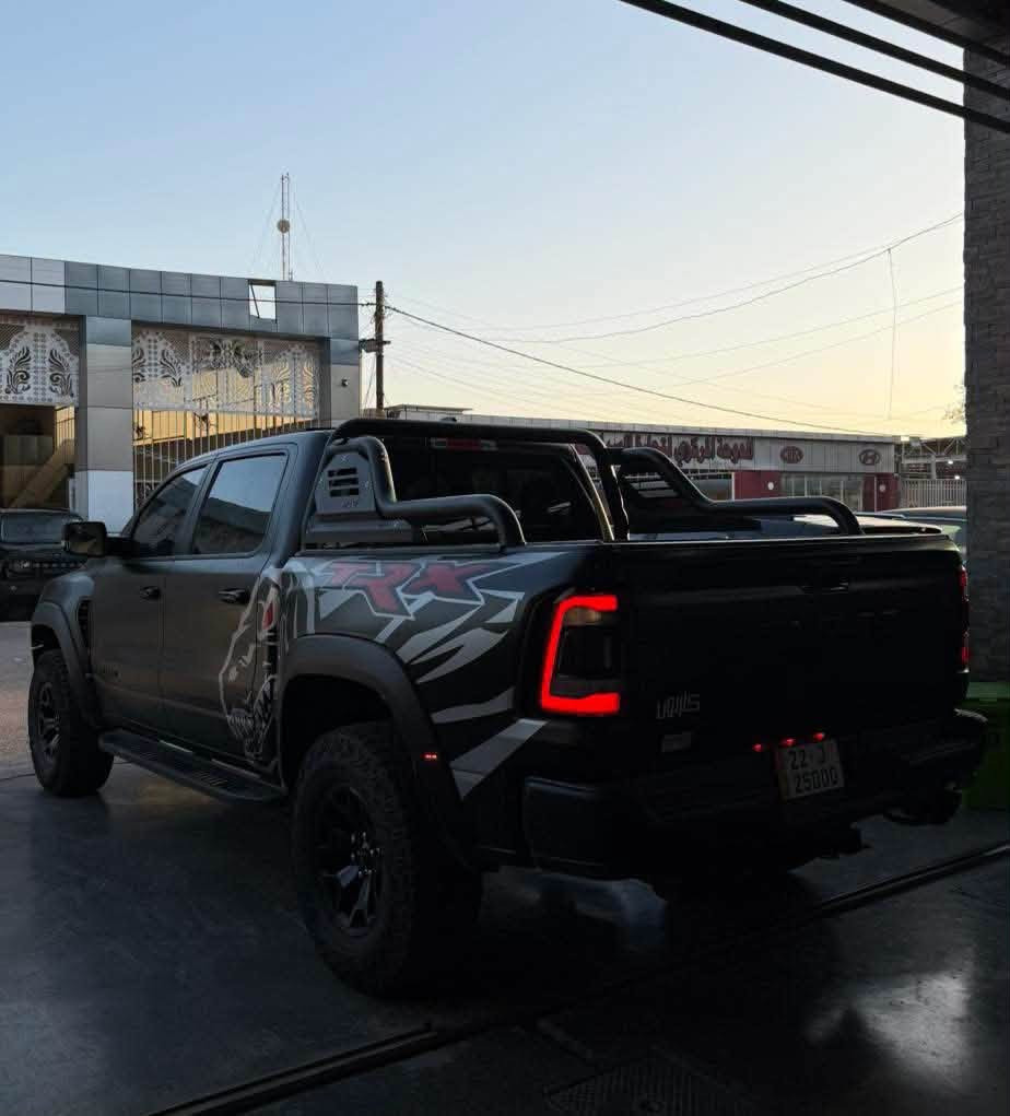السلام عليكم للبيع TRX كلين تايتل ورقم مميز

* الموديل: Ram 1500 TRX Crew Cab 4x4

* سنة الصنع: 2022 ماشيه 23 الف ميل

* المحرك: 6.2L Supercharged HEMI V8

* القوة: 702 حصان

* ناقل الحركة: أوتوماتيك 8 سرعات 

* اللون الخارجي: Diamond Black Crystal Pearl (أسود لؤلؤي)
مغلف bbf mate بالكامل
مع كتاب تضليل 

* الداخلية: Black Interior / Black Seats (أسود)

✅ TRX Level 1 

* مقاعد جلد فاخرة (Leather-Trimmed Bucket Seats)

* دواسات Mopar رياضية من الألمنيوم

* تدفئة المقاعد الأمامية

* صندوق تخزين أسفل المقاعد الخلفية

* دعم قطني كهربائي لمقعد الراكب (4 اتجاهات)

* مقاعد السائق والراكب كهربائية 8 اتجاهات

* إنارة صندوق التحميل

* مقود مدفأ

* دواسات قابلة للتعديل

لاونج كونترول launch control 

* سقف بانورامي مزدوج (Dual-Pane Panoramic  Sunroof)

* حساسات أمامية وخلفية مع نظام التوقف (ParkSense Front & Rear Park Assist with Stop

السياره عليه تزويد واضافات وبرمجه ومراوح بحوالي 10 الاف دولار
جاهزه وكامله من كلشي 
السعر راسلني واتس او ماسنجر مناسب بالنسبه للسوك وللنظافه والتجهيز وكلشي بيه

مكانه السيديه او اليرموك 
***********
