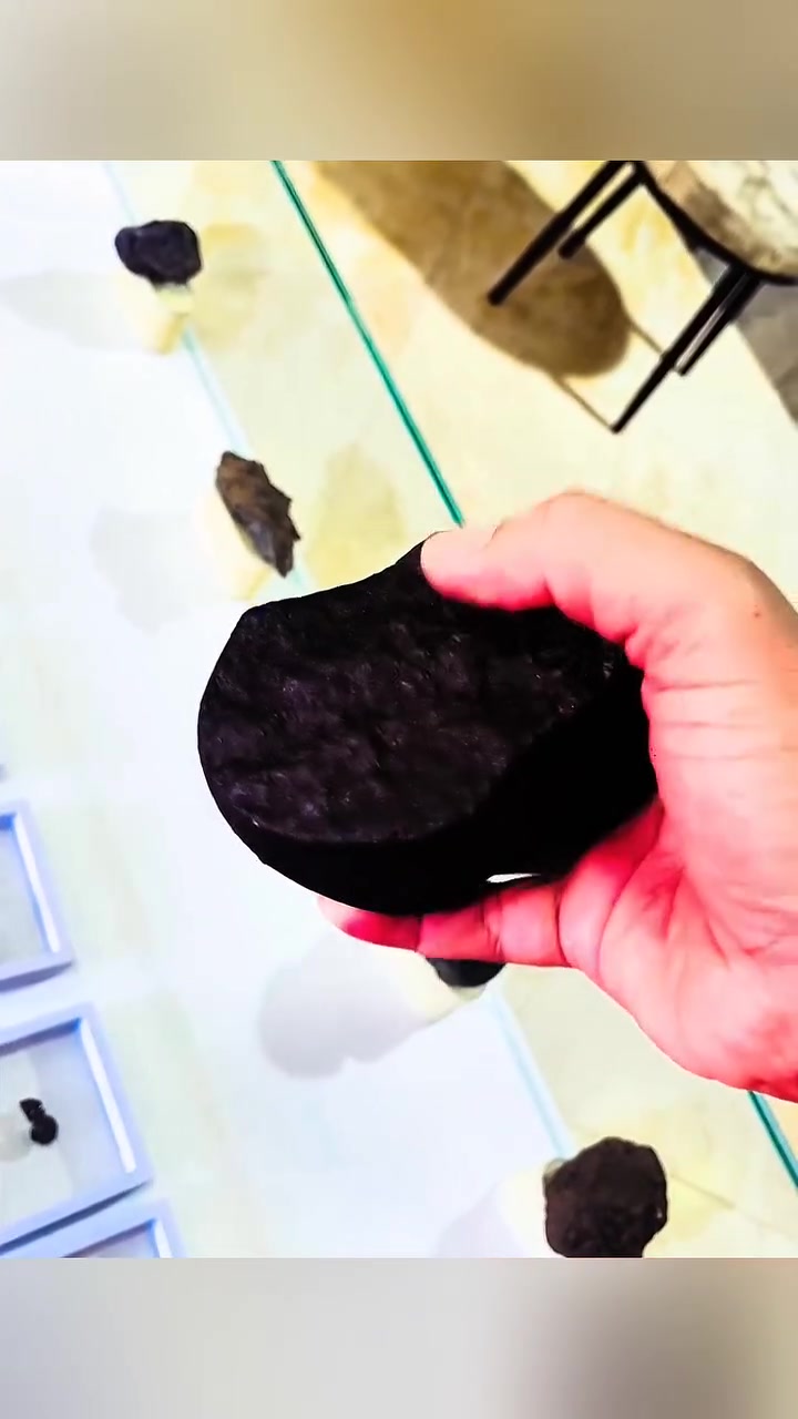 نيزك جميل حديث السقوط

#shorts​
#Meteorite #SikhoteAlin #IronMeteorite #SpaceRock #MeteoriteCollector #RocksAndMinerals 🪐
#Meteorite #Pallasite #SpaceRock #MeteoriteCollector #RocksAndMinerals 🌌
#Meteorite #Meteorites #SpaceRocks #Rockhounding #Minerals #Stones
#Meteorite #Meteorites #Tektite #Rockhounding #Minerals #SpaceRocks
#النيازك
#حجر_نيزكي
#احجار_النيازك
#عالم_الاحجار
#هواة_النيازك
#جمع_الاحجار


**إذا كنت صاحب هذا الإعلان وتريد حذفه لأي سبب، رجاءا أرسل رسالة إلى الدعم الفني**