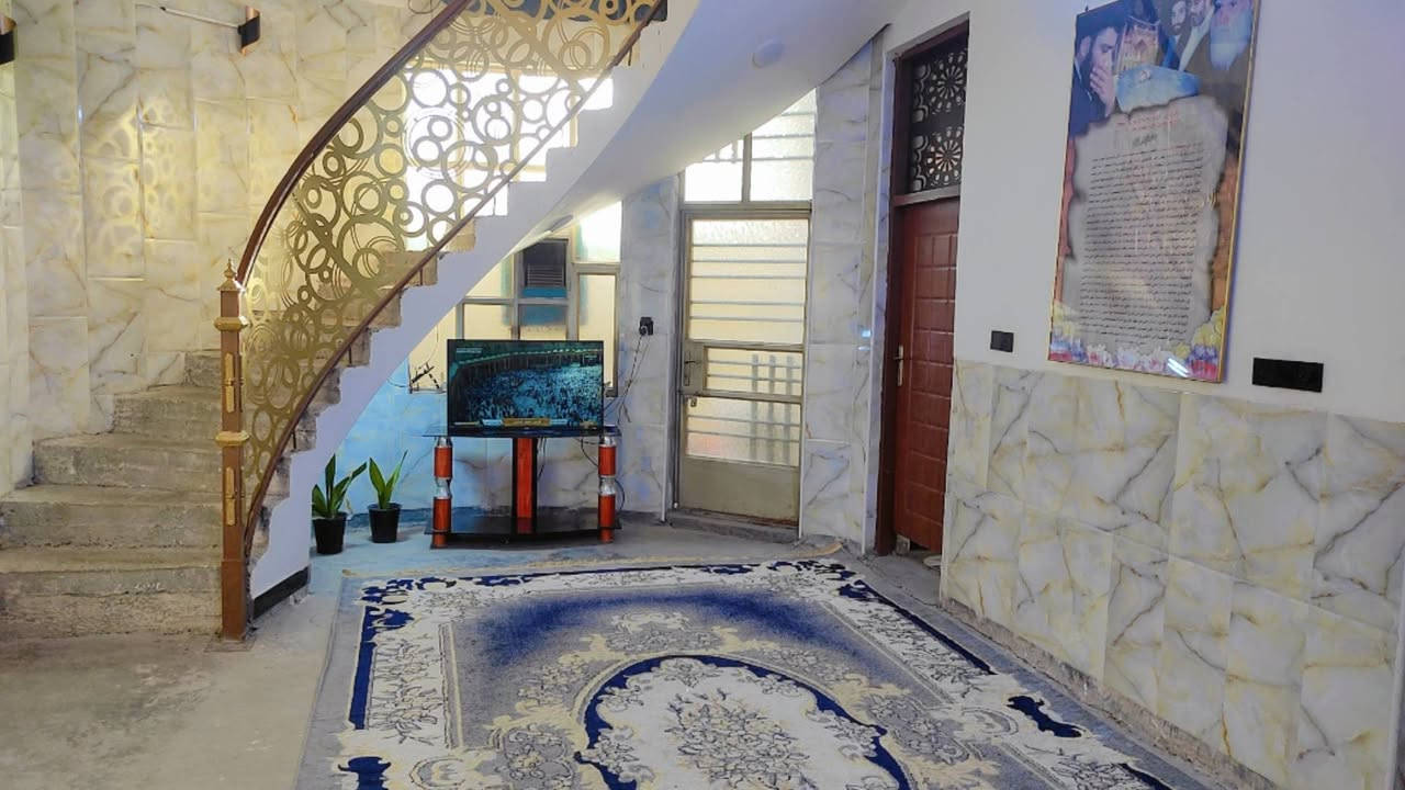 الدار للبيع مساحة الكلية الأرض 1680طابو زراعي الوجه 12متر نزال 140 متر
الطابق الأول ستقبال وصالتين 

ومطبخ حار بارد وحمامات 2 وغرفتين نوم 2 كبار وحديقة خلفية 

الطابق الثاني 3 غرف نوم وحمامات 2 وصالة البيت بناء جديد سنة 2023 خدمات كاملة ماء خطين حلو و سقي كهرباء وشارع تبليط الاستفسار *********** العنوان بغداد الولداية مقابيل الملاعب ملاحظة خدمات كاملة مدارس من روضة وبتدائية إلى الاعدادية كلهة قريبة مسافة دقيقة
