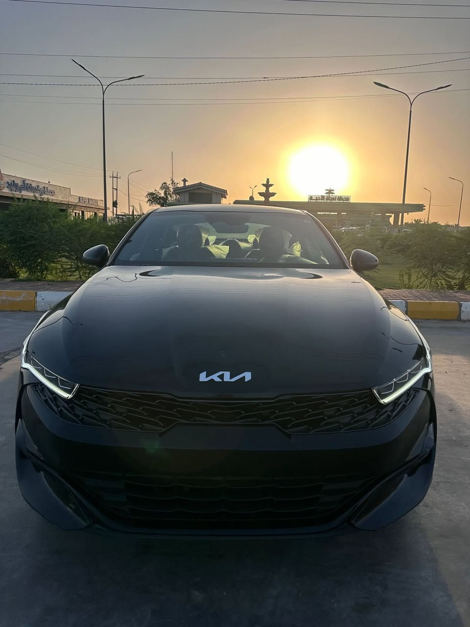 كيا كي فايف K5 جيتي لاين فول مواصفات 
موديل  2024 موديل  
مواصفات GT LlNE
فول مواصفات  بدون بنوراما ❤️
1-بصمه
2-شحن هاتف لاسلكي 
3- قياده ذاتيه ؏ الخطوط السريعه
4- هاند بريك بصمه 
5- لاسلكي Android Auto  
6- مثبت سرعه 
7-نضام ABS
8- مانع انزلاق
9-حساس أطارات 
10-بك لايت ليد
11-شاشة
12- كامره دواره
13- كشافات امامي
14-شاشه اعطال
15-ويل كورم لونين
16-رادار جانبيه
17-مراقبة النقطة العمياء
18-رادار الخطوط البيضاء 
19-اشاير بالمري 
21-كشنات جلد احمر ❤️
22-‏ مقعد للسائق قابل للتعديل كهربائياً
23-لايتات ‏3 عدسات 
24-نضام قياده أيكو + سبورت +سمارت +نورمال
25-بلوتوث + aux + usb
26-فول تحكم ستيرن
27-كير أوتو + عادي
28- ئوتو بريك 
29- ‏ ‏الخريطة🗺📍
31- ستيرن حرف D  
32-‏Led +  زينون
33-السياره فول رادرات
34-التشغيل عن بعد
‏AUTO HOLD-38
39-تصميم خارجي رياضي
41-نظام الملاحة
42-مصابيح خلفية LED
43-مصابيح ضباب LED
#ضرر موضح بسونار مرفق ( دواخل السيارة ومحموعة الصدر والمراوحة والراديتر والكهربائيات ومنظومة التبريد كلها شركة و سليمه وبلادية  )   
براكيت بلادي 
 ايرباك ستيرن راجع سستم 
دواخل  سليمة ✅
 📝 السيارة رقم بغداد جديد الدولي  تحويل مباشر وشرط عقد مروري و فحص سونار  
السعر : 170 دفتر وسبعين ورقه   
للتواصل الاتصال على رقم صاحب السيارة وتساب متوفر   📞  ***********
 العنوان : بغداد السيدية
