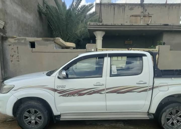 سلام عليكم سياره فورويل موديل 2014 رقم واسط 
كير اوتماتيك باقي مواصفات خاص سعر  235 وبيه مجال 
رقم الهاتف *********** لعنوان واسط لكوت
