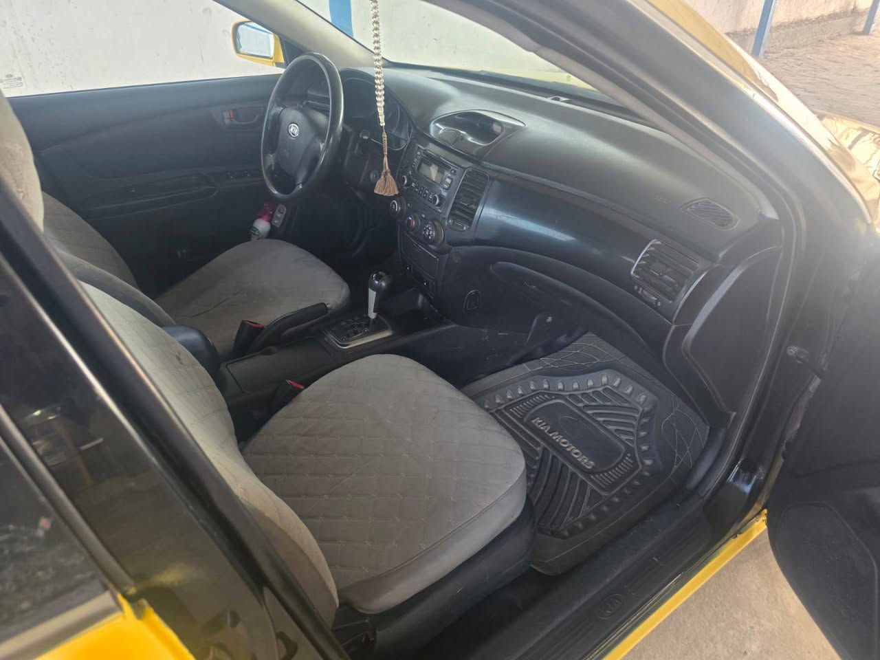 لوتز 2008 رقم تجف دولي مصفره هيئه وغرامات جاهزه من كل شي محرك جديد تبريد شغال بيها فقط جاملغ امامي تبديل مكفوله من الضريه  السعر 90 بيها مجال مكان السيارة ديوانيه شاميه تفاصيل أكثر ***********
