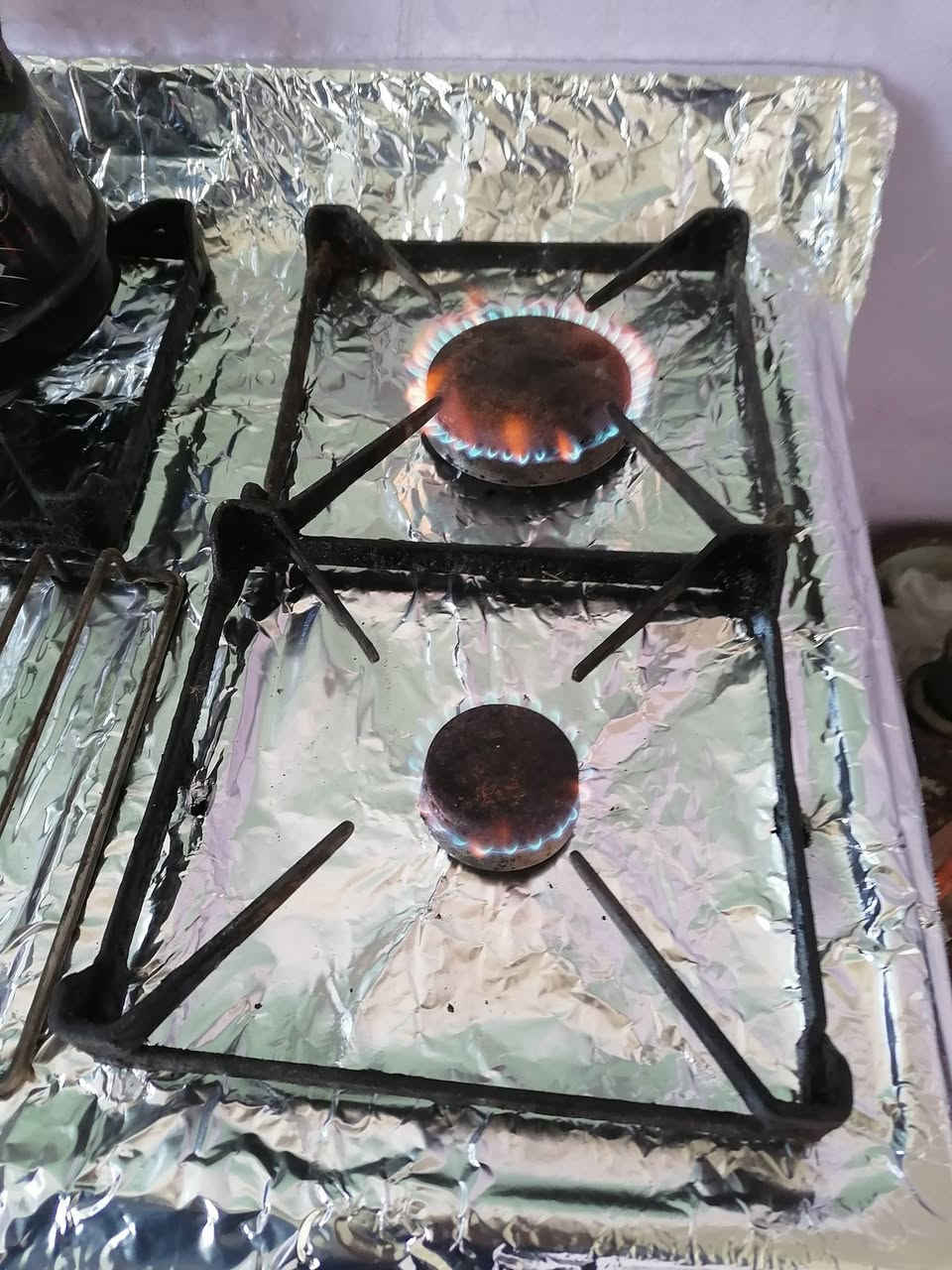 طباخ شغال للبيع السعر ب 60 وبيه مجال مستعجل ع بيعته رقم ***********
