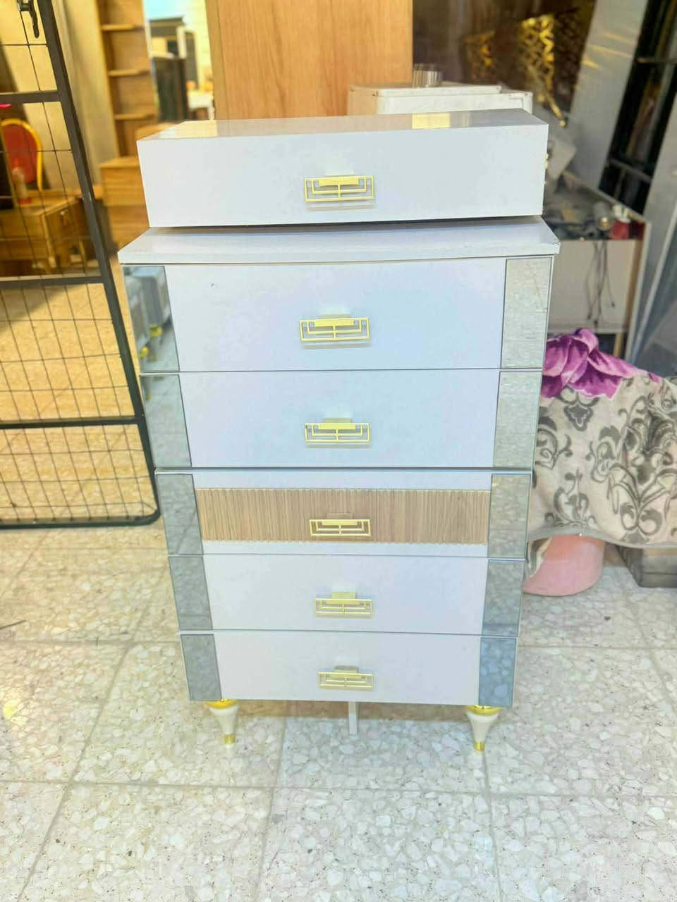 ✨ غرفة تركي 🇹🇷 ماركه اصلي 9قطع
نظام ابواب 
سرير مخزن عملي اناره شغاله 
 قماش وتر بروف أصلي
✨ نظافة 90/💯
 شد ونقل مجاني داخل بغداد
توصيل للمحافظات بأسعار رمزية


**إذا كنت صاحب هذا الإعلان وتريد حذفه لأي سبب، رجاءا أرسل رسالة إلى الدعم الفني**