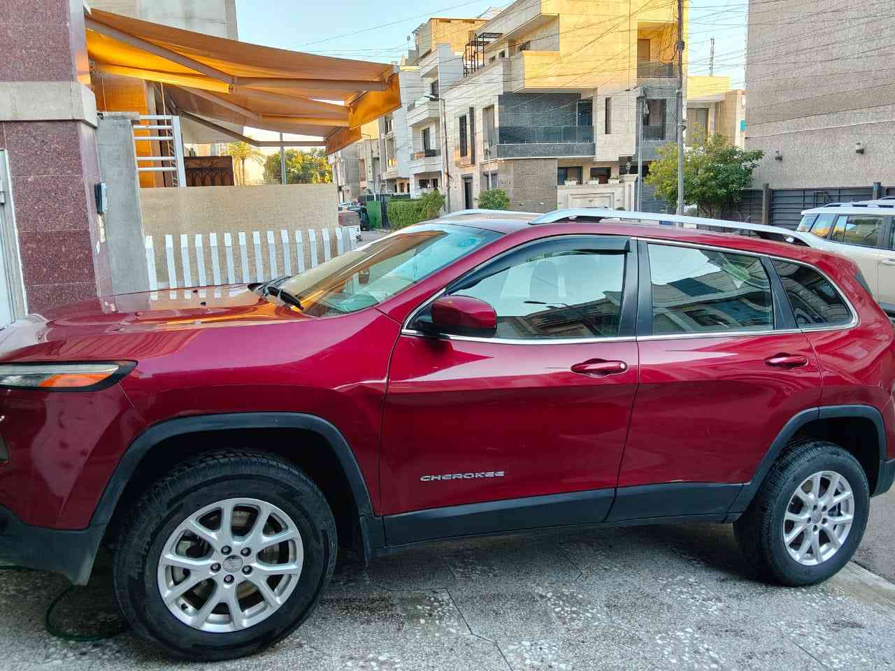 جيب شيروكي بزون 2014 أمريكي
المشي: 71 ألف

سيارة مرتبة ونظيفة، استخدام حلو 
كلشي واضح ومبين بالصور (السونار موجود بالتفصيل)

 السيارة تحتاج شغل ترتيبات خفيفة
وكل النواقص والحادث موضحة بالصور بكل صراحة
 السعر: 90 ورقة

 رقم الهاتف: ***********
الموقع: بغداد
