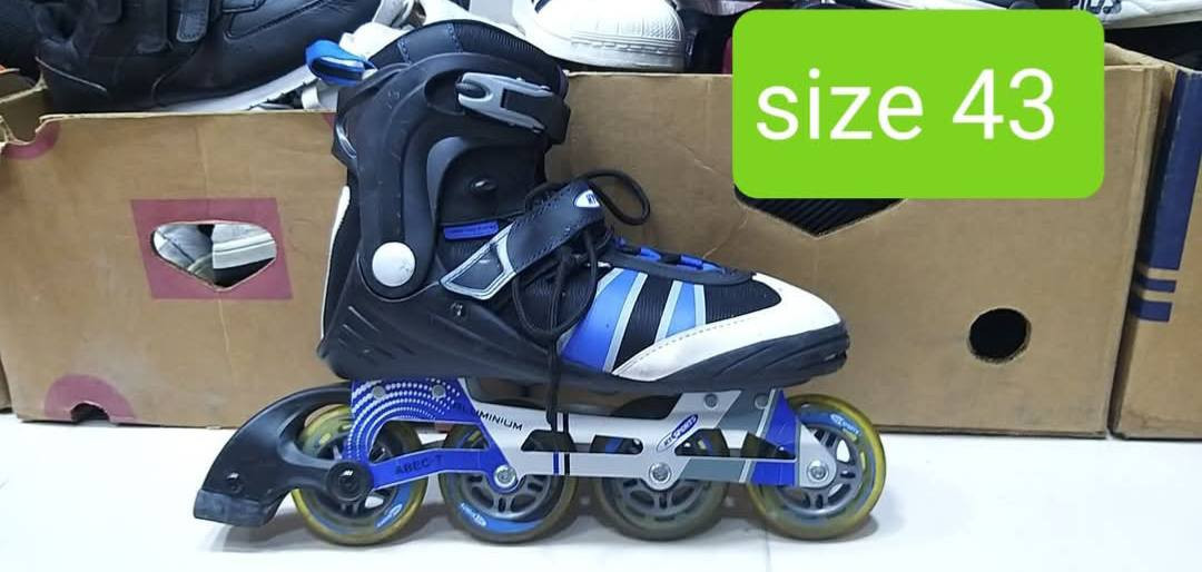 السلام عليكم
اسكيتات 

باله أصلي 

يوجد توصيل  كل صوره بيه حجم السكيت 

الاتصال ***********
