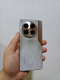 تكنو كامون ٣٠ بريمير • ٥١٢ جيجا • ثلمة بالشاشة