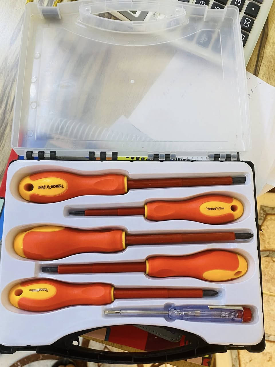 � لنسهّل عليكم العمل وفرّنا لكم عدد يدوية للأخوة الكهربائين حديثة وعصرية وعملية ***********
