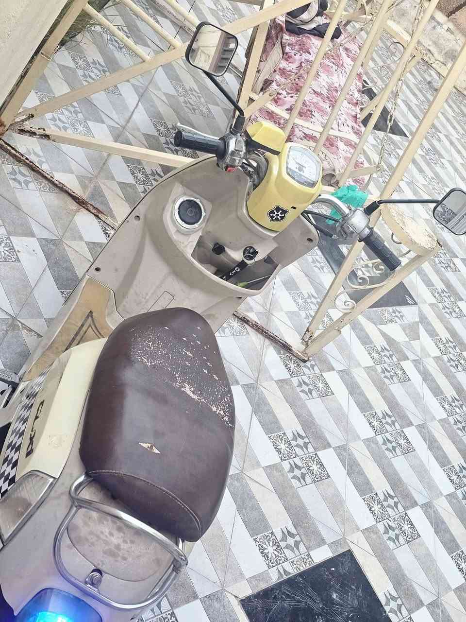 بوليس كابريتر شرط مكينته بصفهة متسمع صوته تاخذهة تندعيلي وخرسه كامله مكمله سعرهة ٣٧٥ مكاني تقاطع  قدس دور الزراعة***********
