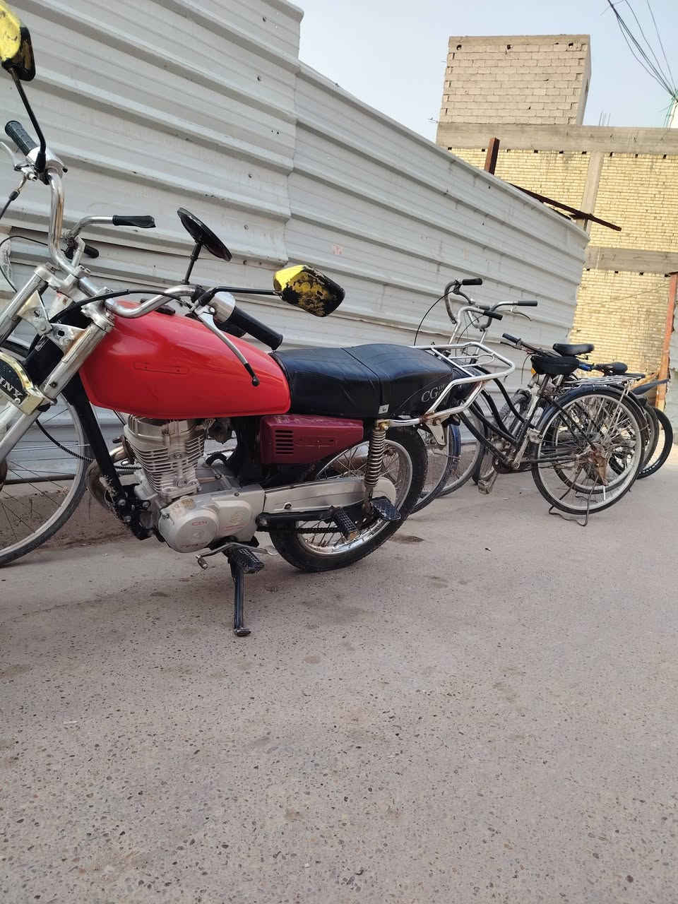 دراجه للبيع العنوان بغداد بابو الشام***********
