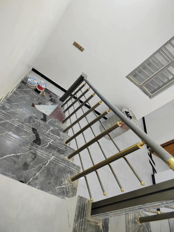 ◾️بيت للبيع المساحه 100م/ مربع 10*10 خريطة هندسية حديثة 2024
عنوان البيت ناصرية الاسكان الصناعي منطقة ال 3000 اللي جاي عن مدرسة الحرية
يتكون البيت من :
◾️غرفة نوم 4,50*3,50
◾️صالة4,25*4,50
◾️مطبخ 3,50*4
◾️ستقبال 5,50*3,50
◾️حمامات داخل وخارج 
البيت البناء طابوك 
◾️اساس وسقف كونكريت البيت شغل درجة اولى مرتب كلش حلو
◾️سيراميك
◾️بورسلين ثقيل 
◾️كرهبائيات فول
-------------------
خدمات البيت فول
◾️ماء اسالة فول 
◾️كهرباء تيل باب البيت
◾️مولد ذهبي 
◾️شوارع تبليط باب البيت
◾️مدارس حكومية واهلية
 البيت ركن على شارعين الشارع مالته عرضه 20 متر وثالث بيت عن الشارع الحولي الرئيسي

السعر والتفاصيل الاتصال 
📞 ‏***********
