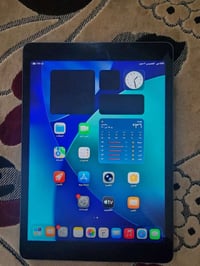 آيباد ٩ • ٦٤ • زر الطفي ما يشتغل