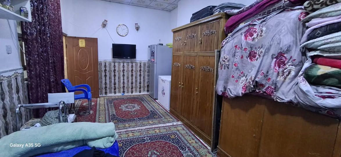 بيت للبيع ٧٧ متر الأساس صب السقف عكادة
السعر ٣٠ وبي مجال بناء نظيف جدا
غرفة ٦×٣،٥
يحتوي البيت على صالة ومطبخ وصحيات غربي داخلية
استقبال وطارمة وصحيات شرقي خارجية
البيت طابق واحد طابو زراعي سند 25 الموقع كوفة سهلة شارع معمل الدبس شارع مسلم ابن عقيل للأستفسار واتساب ***********

مكتب الموسوي للوسائط العقارية مستعدون لأستقبال عروضكم التجارية والزراعية والسكنية بيع وشراء رهان ايجار
