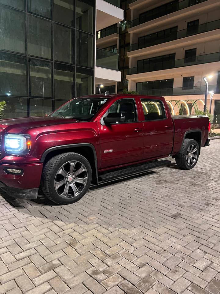 السلام عليكم 
جي ام سي سييرا موديل ٢٠١٧ ماشيه ٢٣٥ الف لون ماروني رقم اربيل باسمي سلايد محرك ٨ سلندر ٥٣٠٠ باب طويل بدي قصير صبغ  جاملغ جهه السايق وباب الصدر والباب الخلفي وره جهه الصدر سعر شدتين 20000 الف رقم موبايل *********** مكان بغداد الكرخ متواجد واتس واتصال واني بالخدمه والله يرزق الجميع .....
