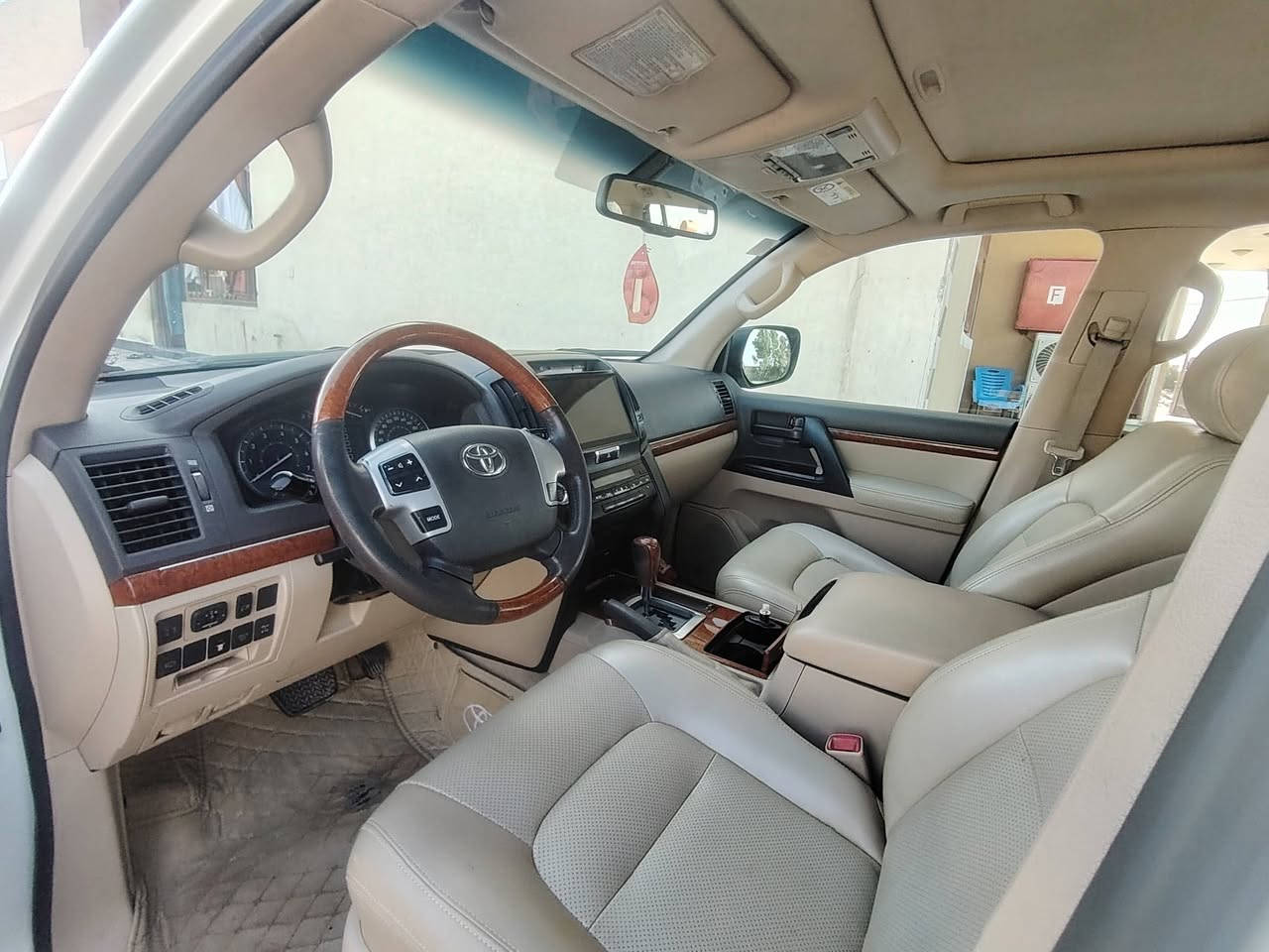 سلام عليكم  لاندكروز البيع
موديل (15)
بريم
مكفوله
السعر 420
***********
