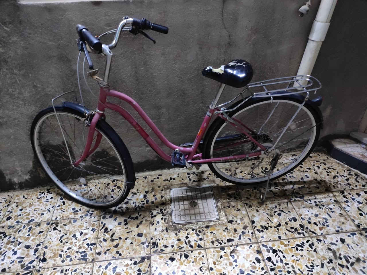 السلام عليكم
اخوان بايسكل حجم 27 

بي گير 6 نمر وشغال السعر 80 وبي مجال 

للتواصل *********** 

العنوان حلة حي الجامعة
