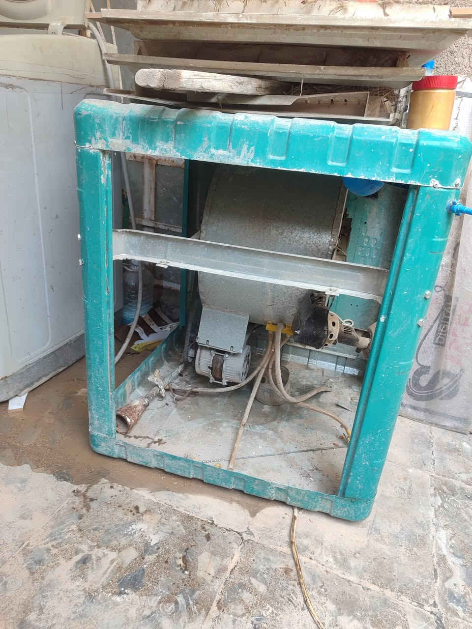 السلام عليكم عندي غراض مستعمله للبيع 
طباخ شغال كلشي مابي والفرن مالته يشتغل ع الفحص بس ينراد غسل وتنضيف سعره ٧٥ الف 
كاونتر تعليك المنيوم سعره ٥٠ الف
مبرده شغاله ع الفحص كامله سعرها ٥٠ الف
قاعده غربيه عدد ٢ السعر ٥٠ الف 
مكاني بغداد العبيدي 
***********
