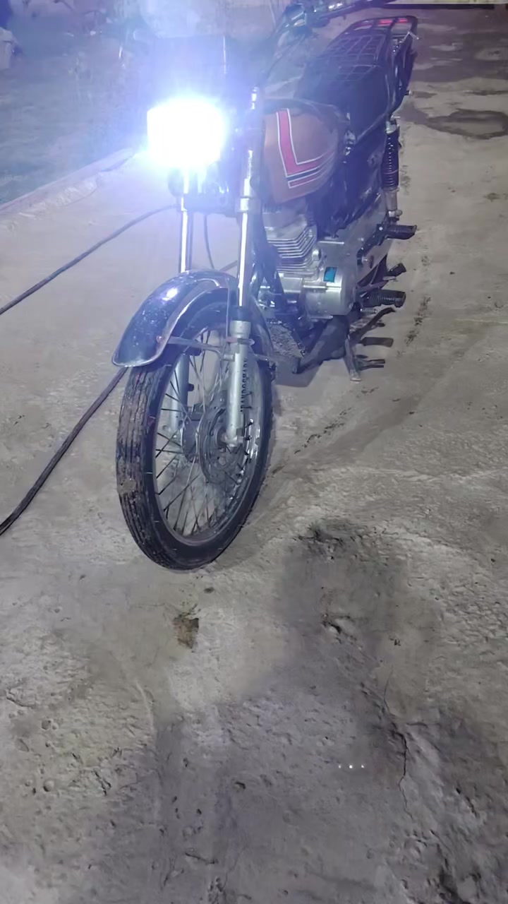 السلام عليكم  دراجه البيع وراق اصولي مكينه ٢٥ دراجه نضيفه ما عايزه اي شي كرهبائيات شغاله سعر ٦٥٠ قفل قفل ***********
