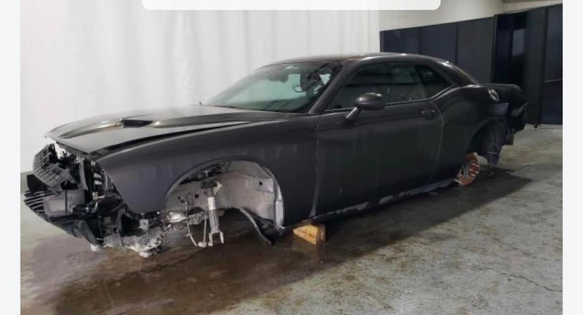 دؤج جارجر 2023 SXT
مواسه فات كوشن كاره با  22milرويوه
مكه به ره Alpina
گير سوكان 
حاسه  دواؤه بيشه وه كاميرا
بيش و پشت كه پس 
دوو بارچه بوياغ بي ناو بي ئه رباگ  
رسمي ده عميم داناوه 
شوين سليماني
☎️*********** السليمانية, العراق
