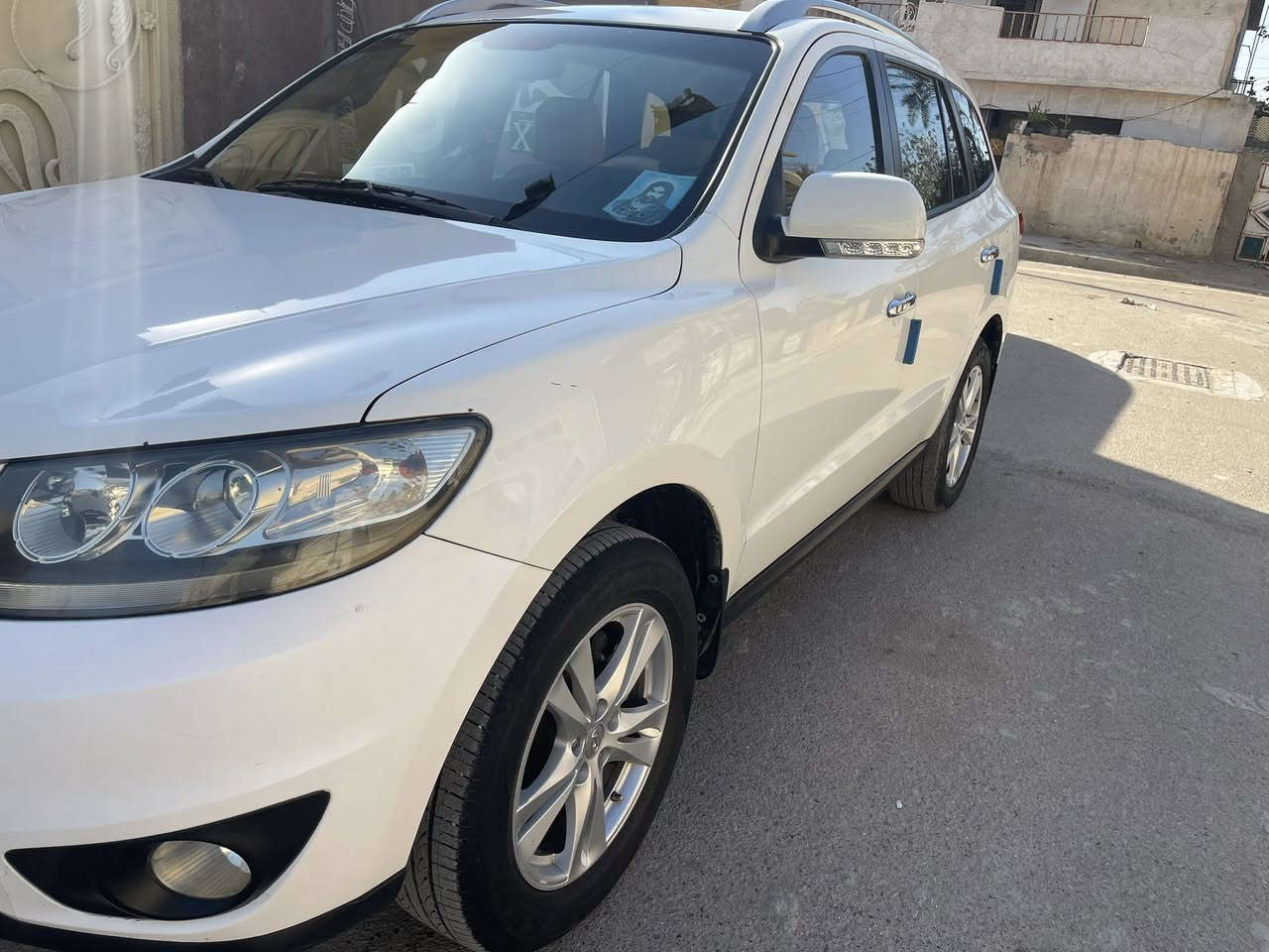 السلام عليكم
سنتافي 12 الشركة العامة
ماشية 187500
محرك3500 مكفول 
كير مجفت 
السيارةًمكفولة من الصبغ حتة الدعاميته مكفولة 
السيارة سبعة راكب 
بس بية طخة بصيطة كلش  بلباب الخلفي 
 رقم الهاتف 
***********
